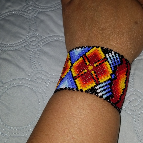 Gorgeous Multicolored hand crafted bracelet - Picture 5 of 5